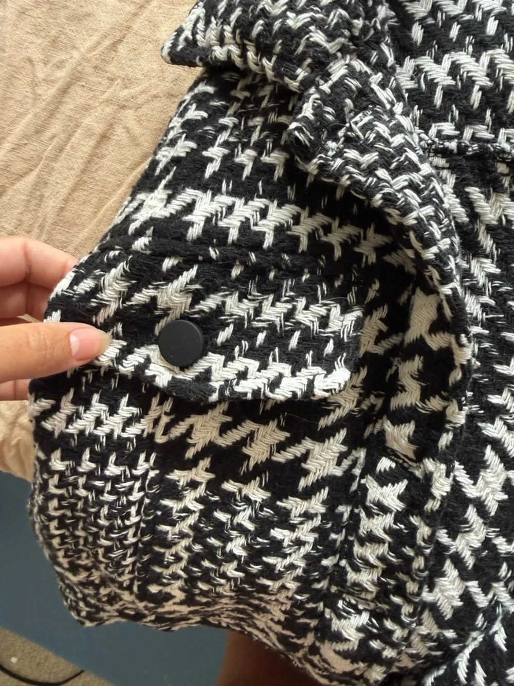 HYFVE Black & White Houndstooth Cropped Jacket - Picture 3 of 5